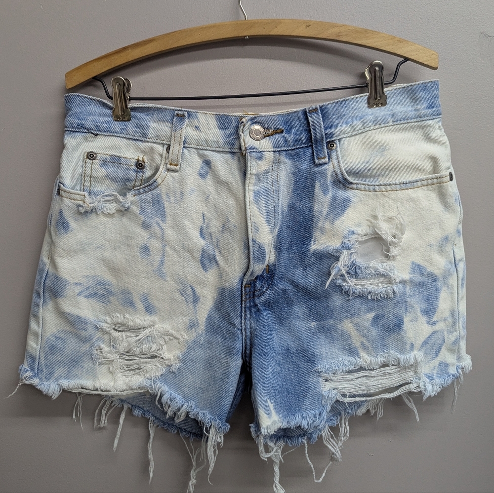 D E N I M:: Bleach Dye Cutoff Shorts